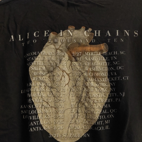 Alice In Chains Black gives way to blue 2010 heart graphic concert t shirt. XL - Picture 3 of 7